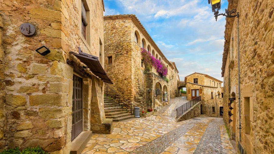GRO Pals Old town 756823527 Adobe Stock Web