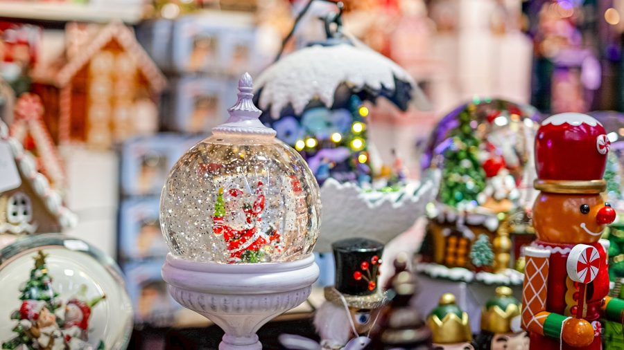 GS Christmas Market snowglobe 2193813290 GETTY Web