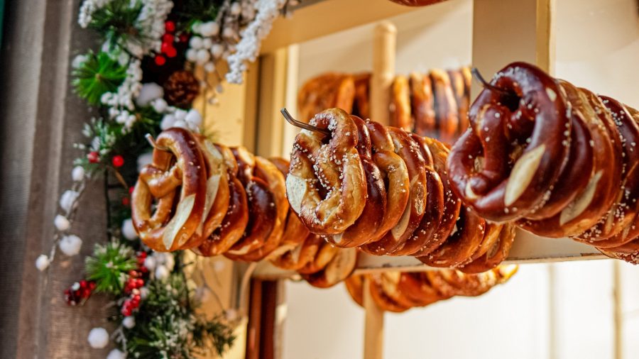 GS Christmas market pretzels France 2193813323 GETTY Web