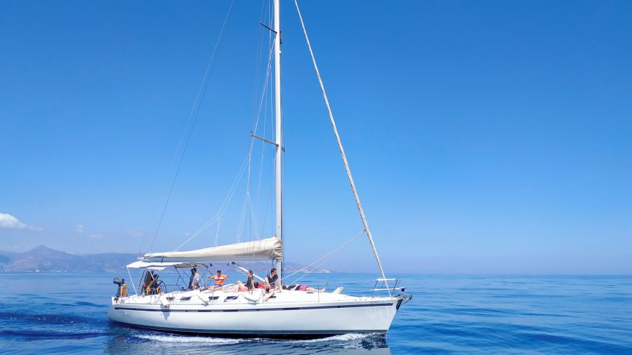 HER Day Sailing to Dia Island EXC 0223 03 RGB 136 DPI For Web
