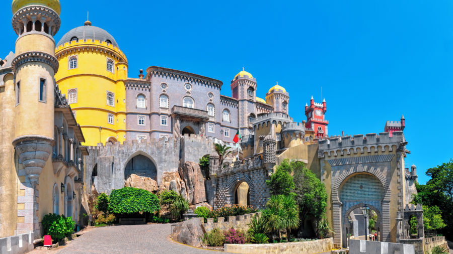 LIS_Palacio_de_Pena_Sintra_94975856_Getty_RGB-136-DPI-For-Web