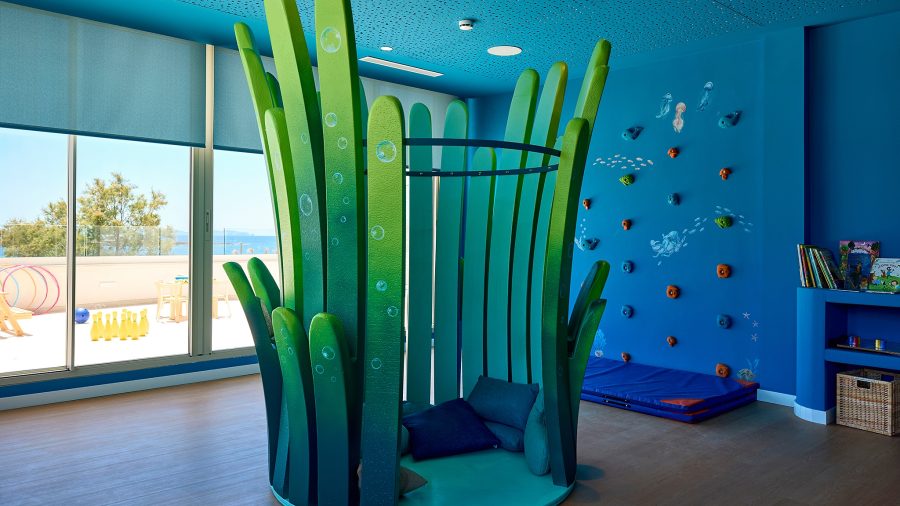PMI 87898 Universal Hotel Romantica 0625 07 Web