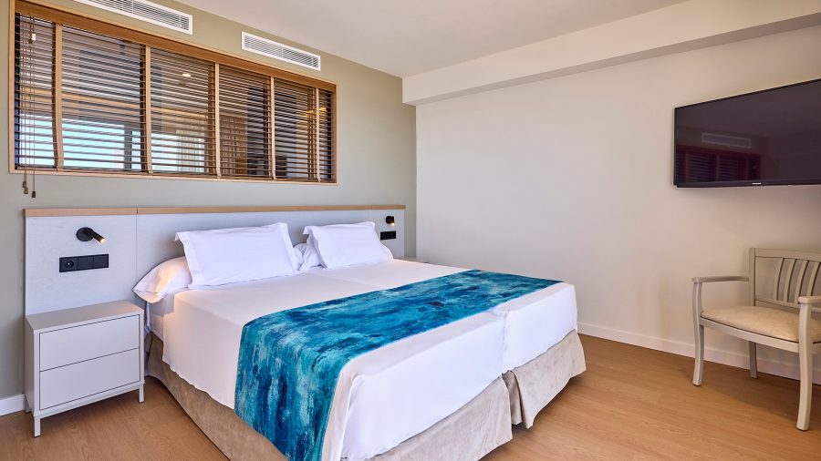 PMI 87898 Universal Hotel Romantica 0625 16 Web