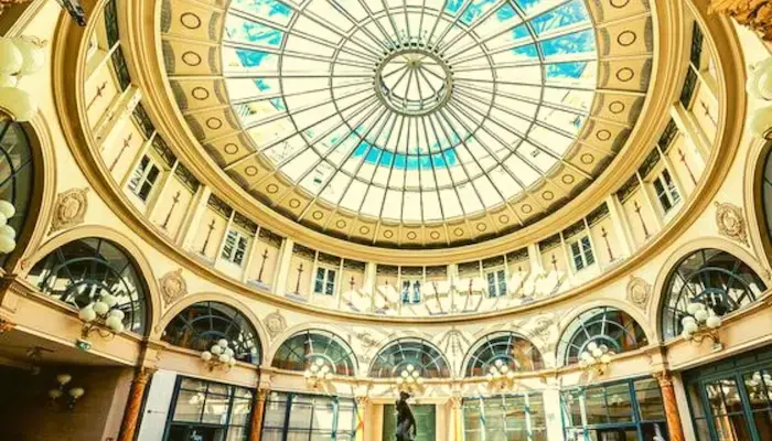 LES PASSAGES COUVERTS  DU PALAIS ROYAL