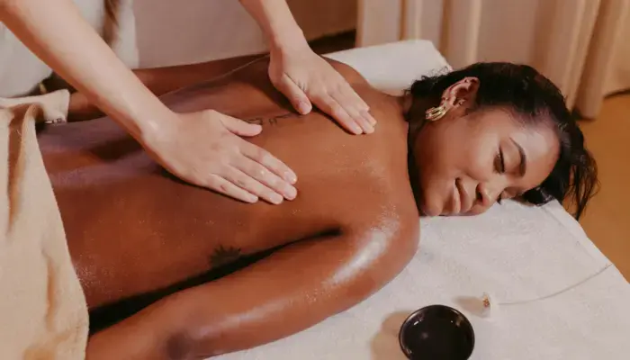 ✨ 🌿 Massage Relaxant – Une Parenthèse de Bien-Être Absolu – 45 min (Paris)
