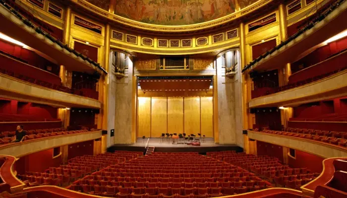 🎭 Théâtre des Champs-Élysées : Poussez les portes d'un lieu mythique ! ✨