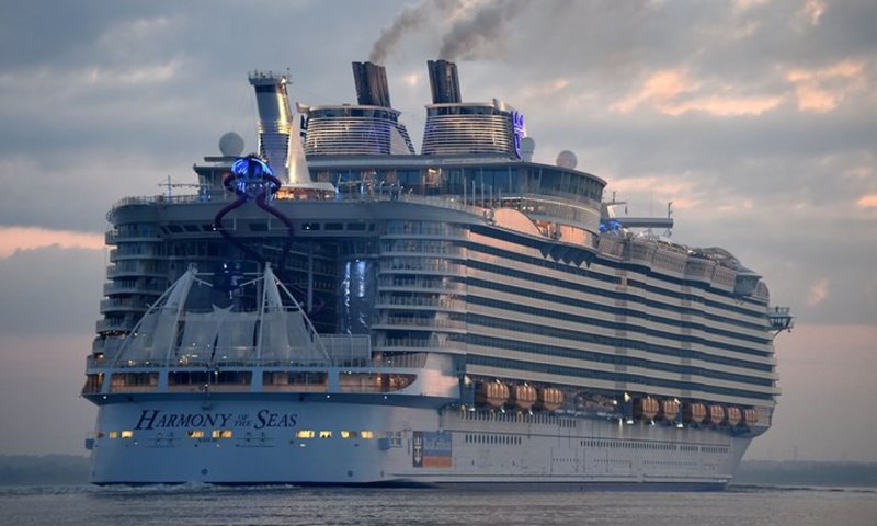 Самый большой круизный лайнер Harmony of the Seas