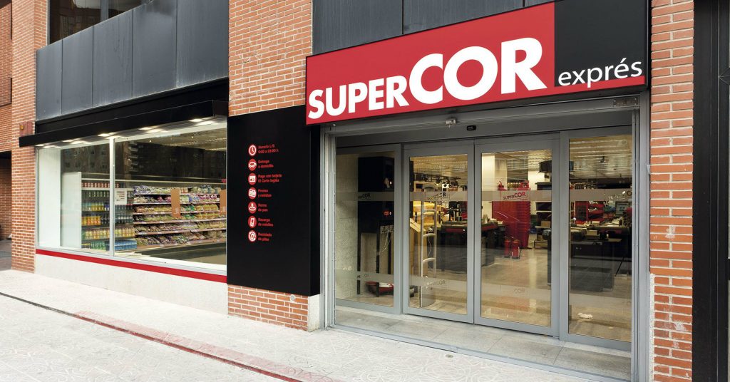 Fachada de un supermercado de Supercor