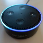 Un altavoz Amazon Echo Dot