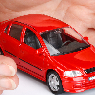 Un coche rojo