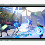 En la pantalla del iPhone 11 se muestra un videojuego