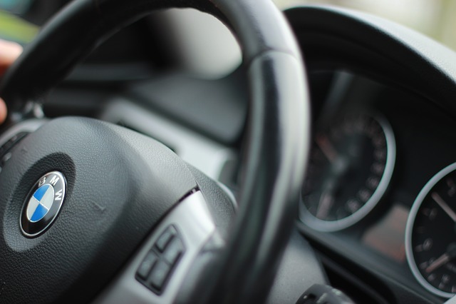 conductor al volante