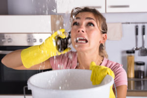 What to do while you wait for an emergency plumber to arrive - Kiasu Workforce