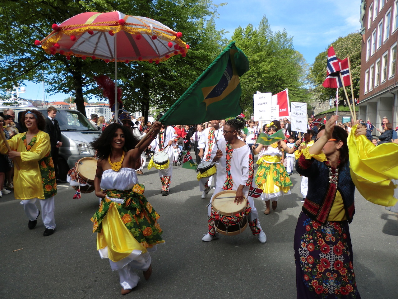 Brasilianske rytmer i 17.maiprosesjonen.