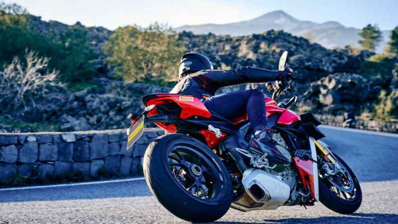 Für welche Motorräder und Fahrstile ist der Pirelli DIABLO ROSSO™ IV Corsa geeignet? 02