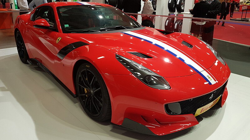 Pirelli designs the shoes for the star of the Paris motor show 01