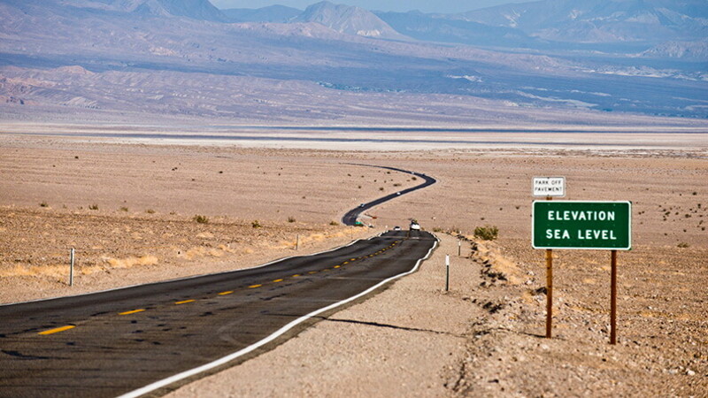 One fashion blogger, one photographer and one Bentley in the Death Valley