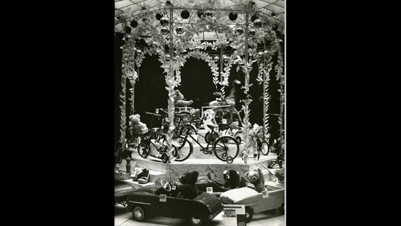 Christmas told by the Pirelli magazine big name writers 03