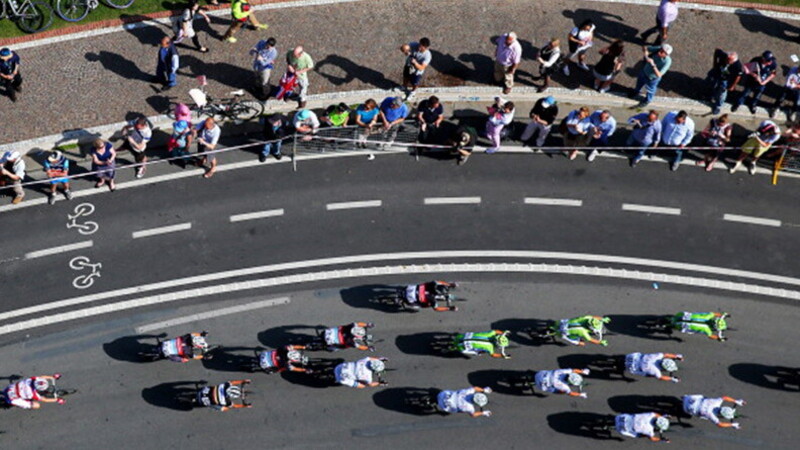 The spectacular serial nature of the Giro 02