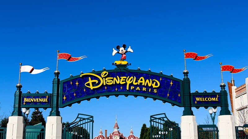 Covering all the locations of the Paris-Modena bicycle tour with Pirelli PZero Velo tyres 01