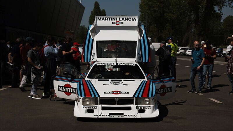 Red, light blue and dark blue: the colours of motorsport 02