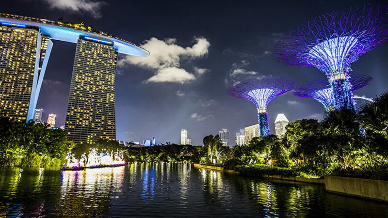 Singapore: where the nights are hot and red 01