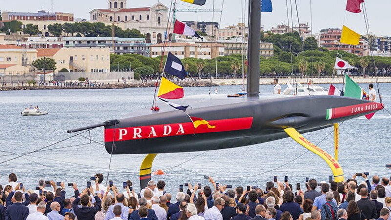 Luna Rossa sets sail 02