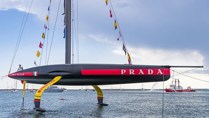 Luna Rossa sets sail 03