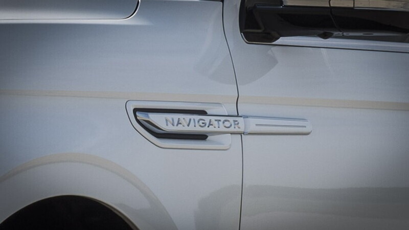 Lincoln Navigator: luxury made in US 02