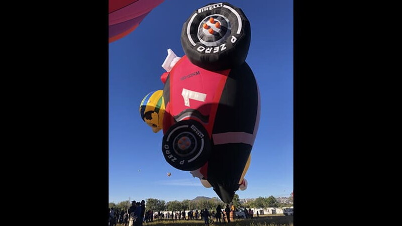 The sky of León has painted with the shapes and colors of dozens of hot air balloons 03
