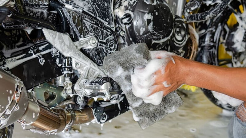 Storing your bike in winter - 6 easy steps to keep it in tip-top condition 01