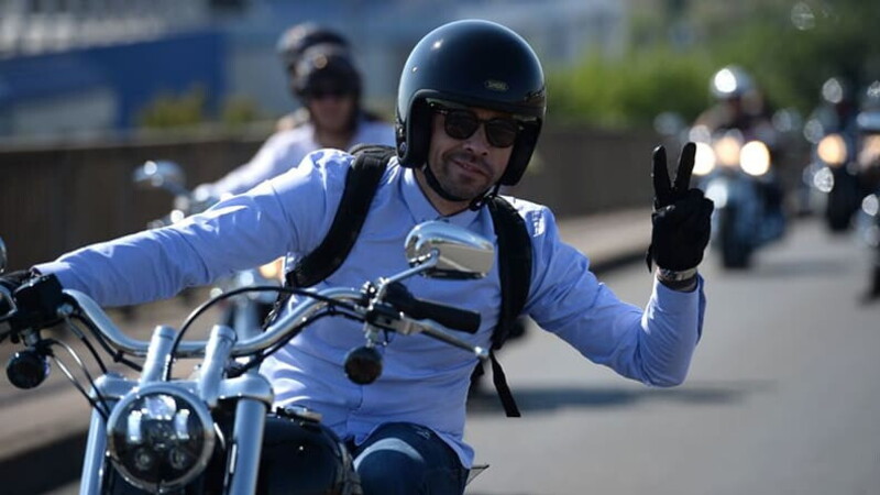 Wave, the greeting between motorcyclists. It is about to turn 120: how was it born? 01