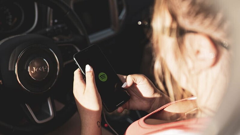 5 podcast para aprovechar el tiempo en un atasco 01