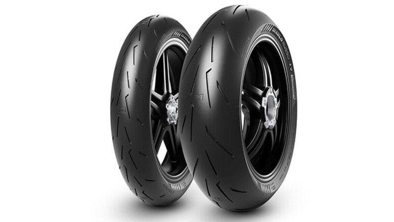 Quelles motos et quels pilotes sont adaptés aux pneus Pirelli DIABLO ROSSO IV Corsa ? 01