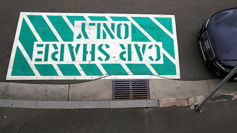 Pollici alzati per il car sharing ecologico 1