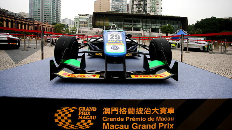 Dove le strade sono asfaltate d'oro 01