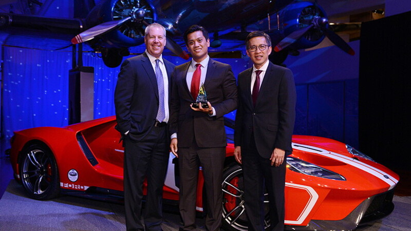 Medaglia d'oro di Ford a Pirelli