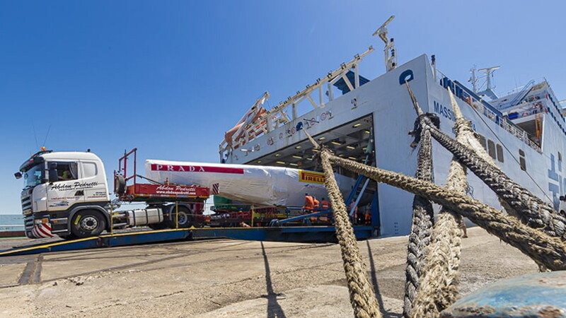 Navigare su asfalto: il viaggio di Luna Rossa 03