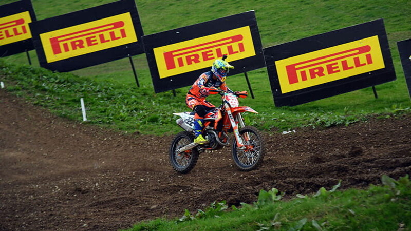 La leggenda del motocross Tony Cairoli passa da due a quattro ruote alle Lamborghini World Finals 01