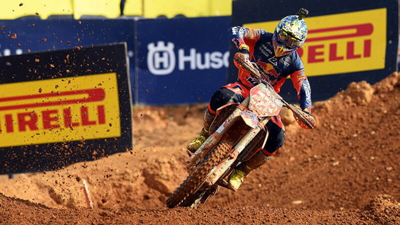 La leggenda del motocross Tony Cairoli passa da due a quattro ruote alle Lamborghini World Finals 02