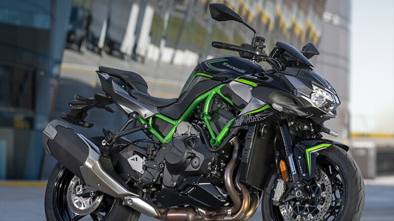 Pirelli DIABLO ROSSO™ III è stato scelto come primo equipaggiamento per la nuova hypernaked Kawasaki Z H2 02