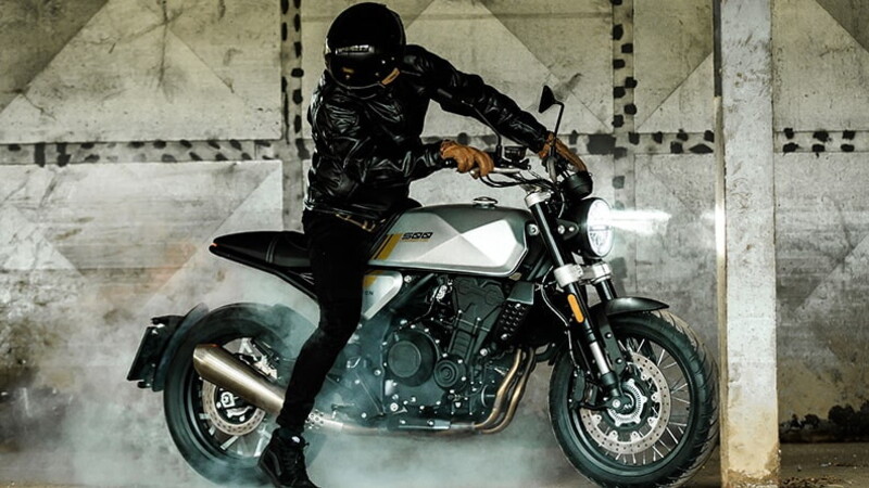 Brixton Crossfire 500, il modern classic va controcorrente 02