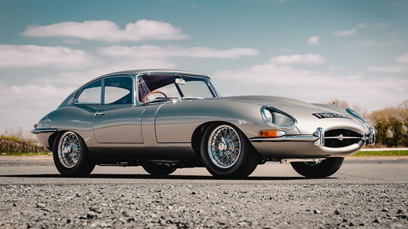 Jaguar E-type, un'icona che celebra 60 anni 01