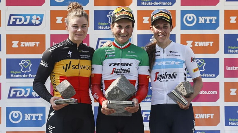 Elisa Longo Borghini nella storia della Parigi-Roubaix, con P Zero Race TLR e una “livrea” da Formula 1 02