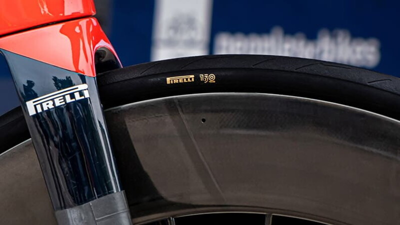 Pirelli al Giro d'Italia con un pneumatico da collezione 01