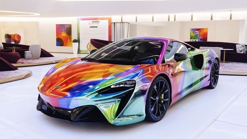 McLaren Artura art car: l'opera d'arte su ruote 01