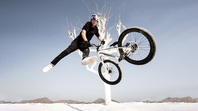 “Dove gli altri vedono muri, io immagino salti” 01