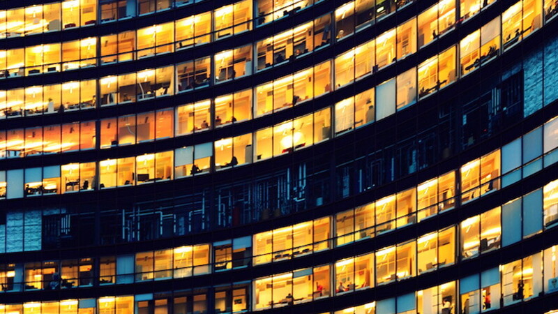 Infeliz é a terra que precisa de um herói digital