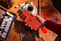 Edge 50 Neo fås i fire farver, der er skabt i samarbejde med firmaet Pantone.