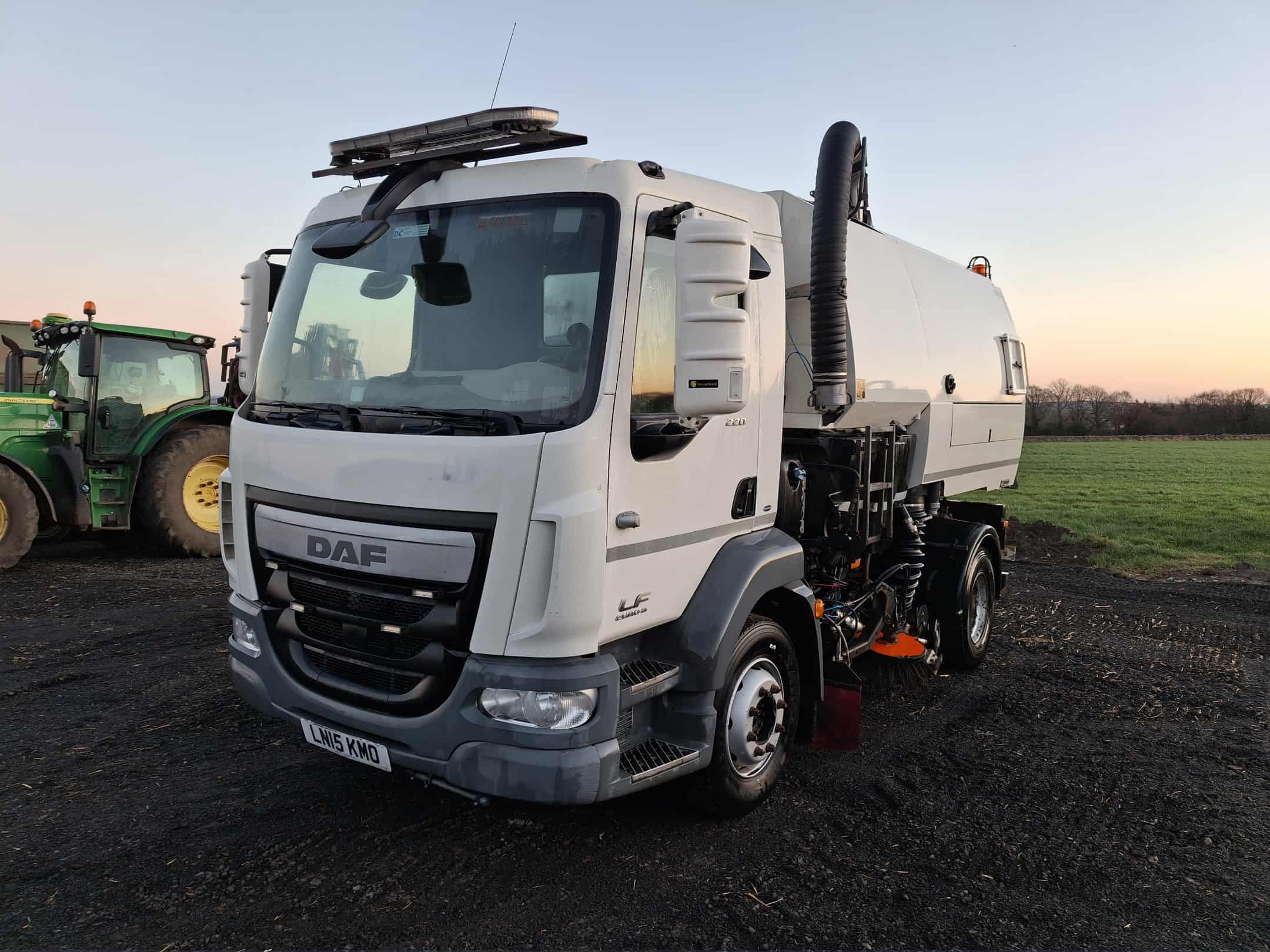 2015 DAF 55 SERIES ROAD SWEEPER img